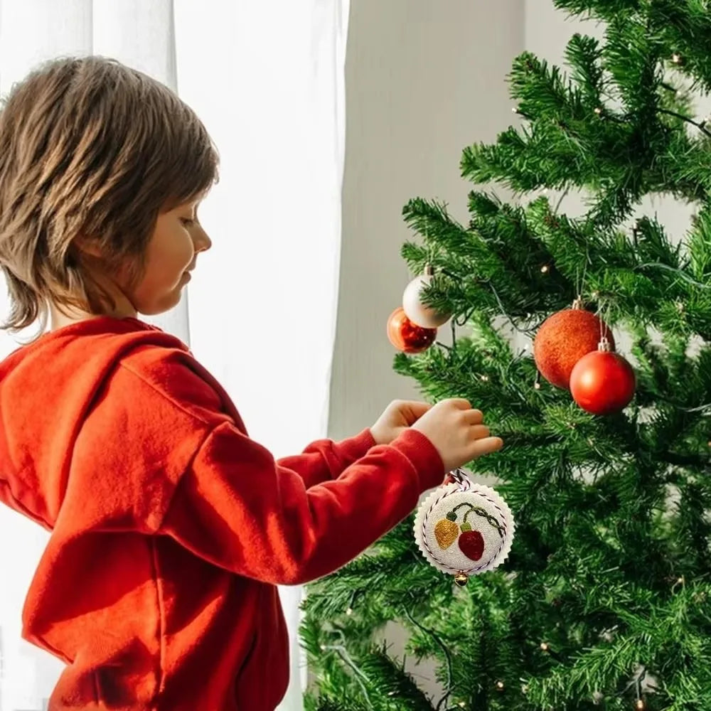 Round DIY Felt Embroidered Christmas Ornament Kit Beginner-friendly Pre-cut Felt Christmas Embroidery Craft Kit with Guidance